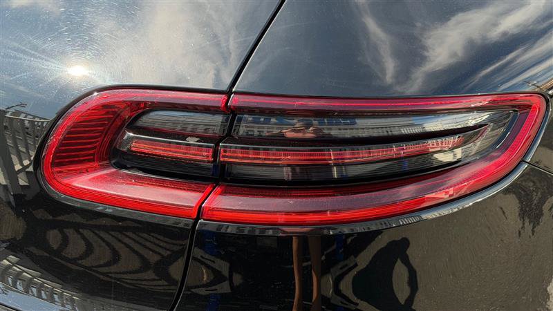 Used 2018 Porsche Macan Turbo AWD/4WD image 14
