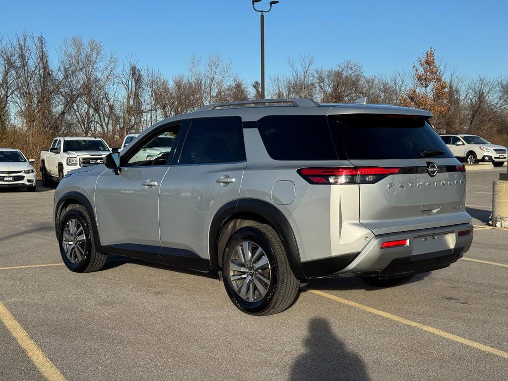 Used 2025 Nissan Pathfinder SL image 3