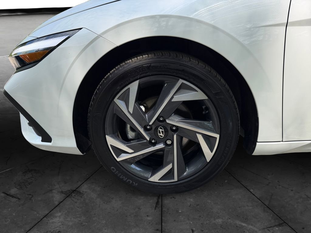 Used 2025 Hyundai Elantra Sport FWD image 14