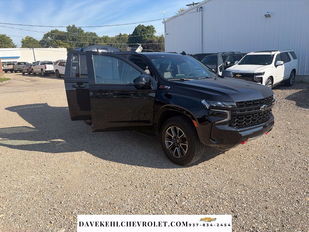 Used 2024 Chevrolet Suburban Z71 w/ Luxury Package AWD/4WD image 32