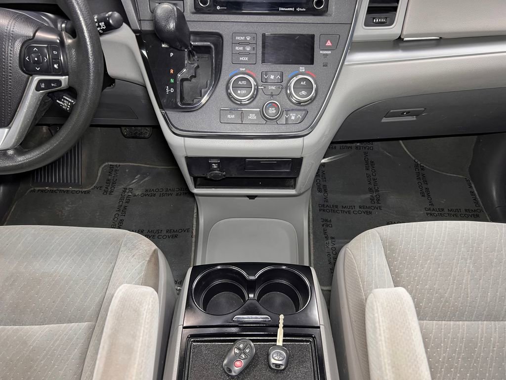 Used 2019 Toyota Sienna LE FWD image 14