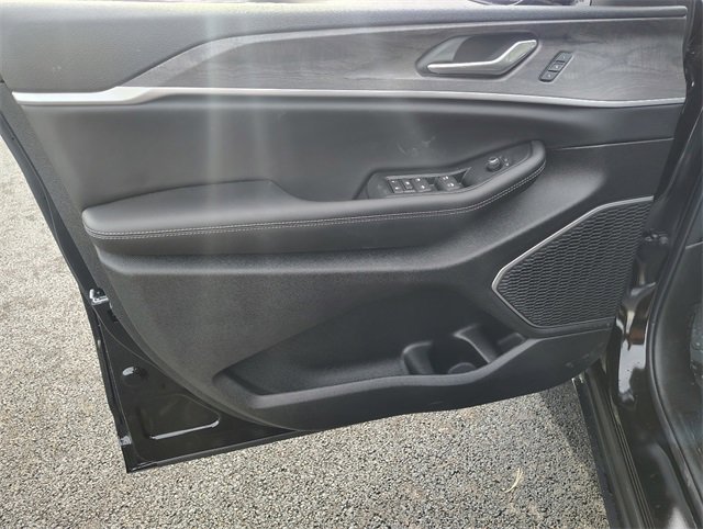 New 2026 Jeep Grand Cherokee Limited image 12