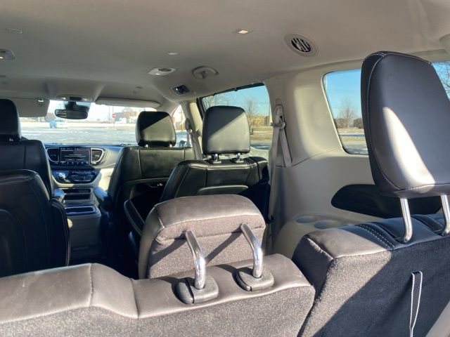 Certified 2023 Chrysler Pacifica Touring-L image 14