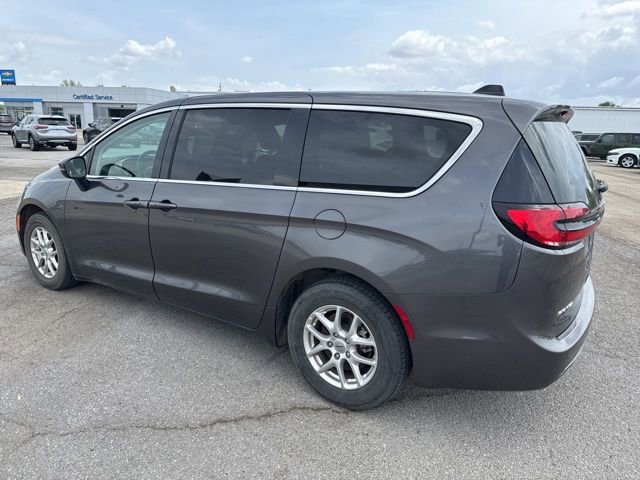 Used 2023 Chrysler Pacifica Touring-L FWD image 10