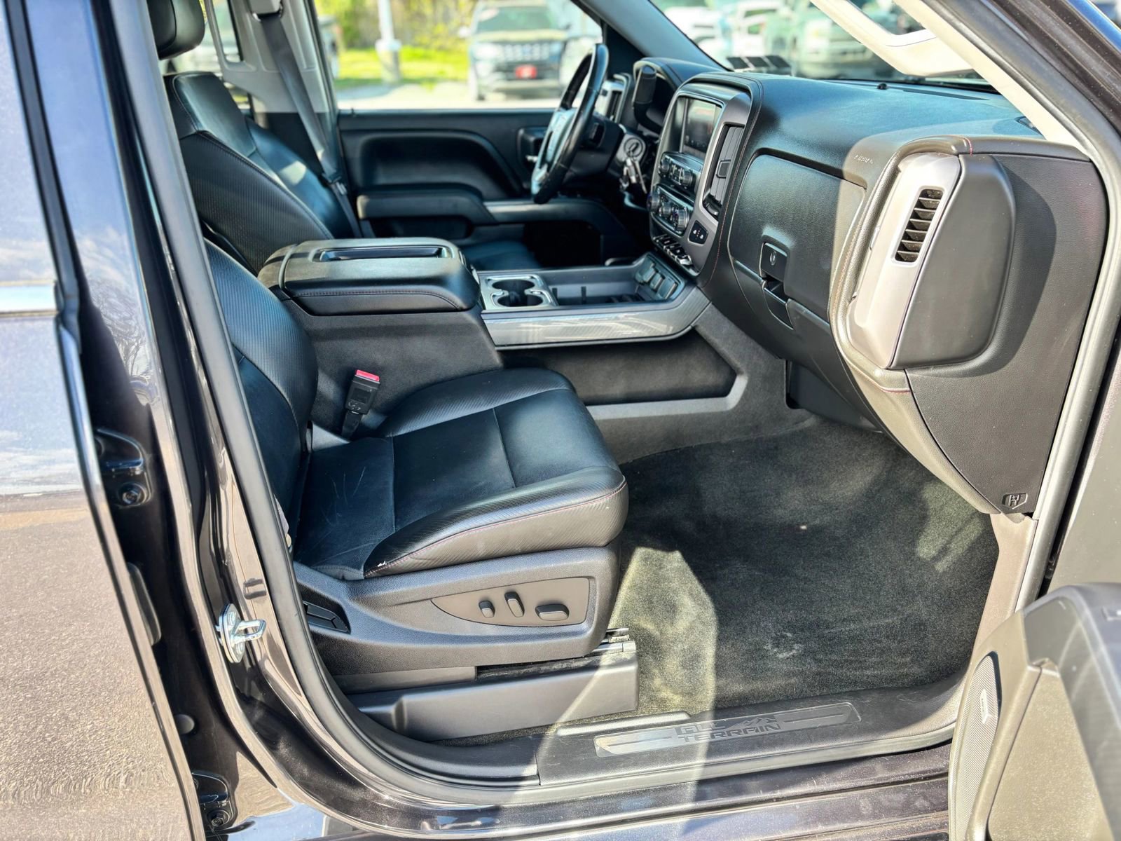Used 2015 GMC Sierra 1500 SLT w/ All-Terrain Package AWD/4WD image 16