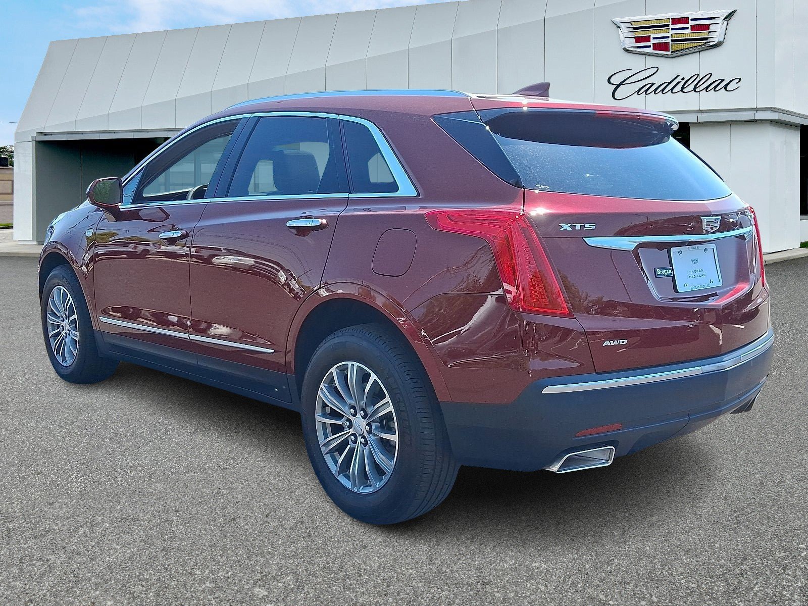 Used 2017 Cadillac XT5 Luxury w/ Driver Awareness Package AWD/4WD image 4