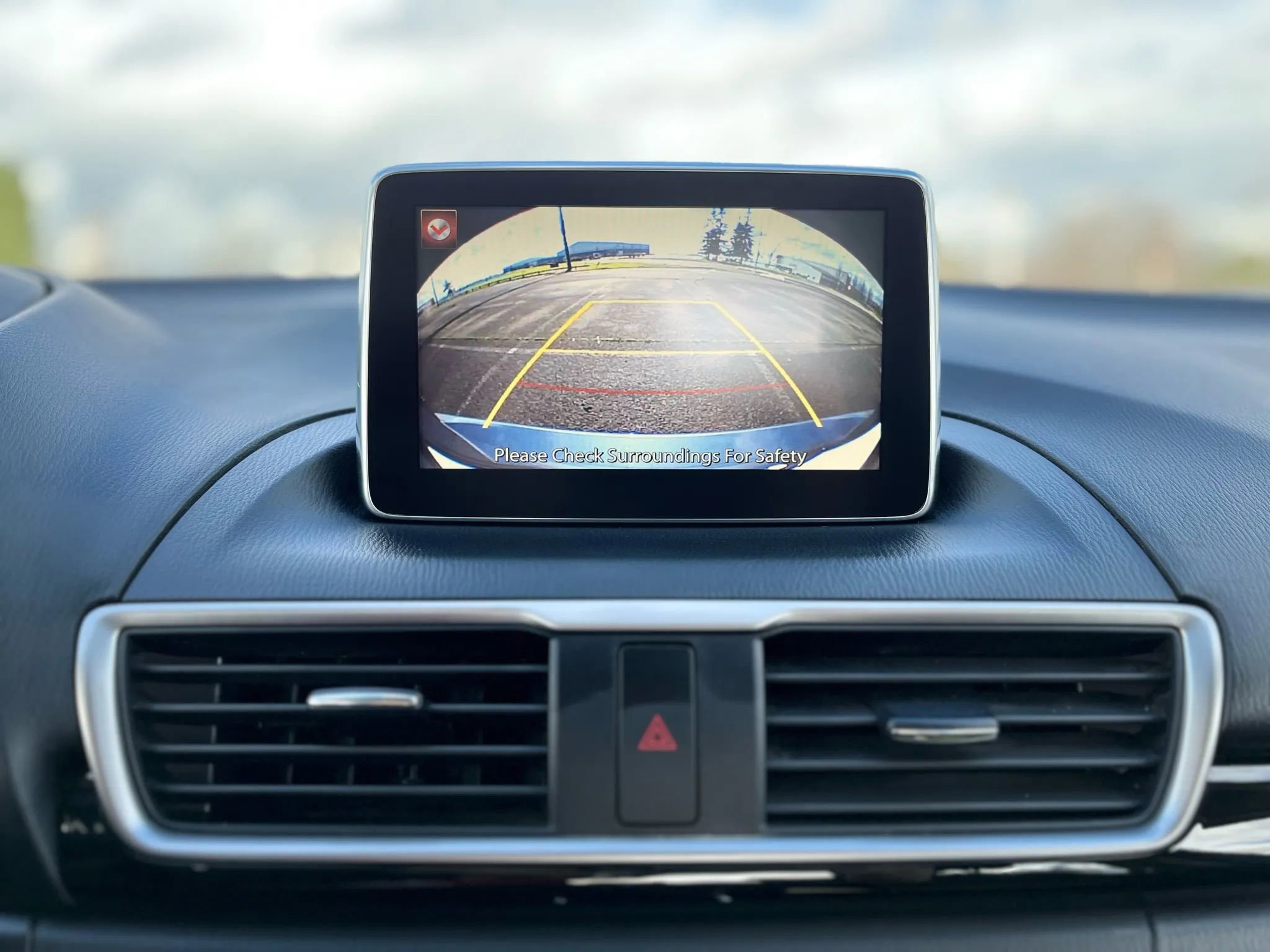 Used 2016 MAZDA MAZDA3 i Sport w/ Preferred Equipment Package image 18