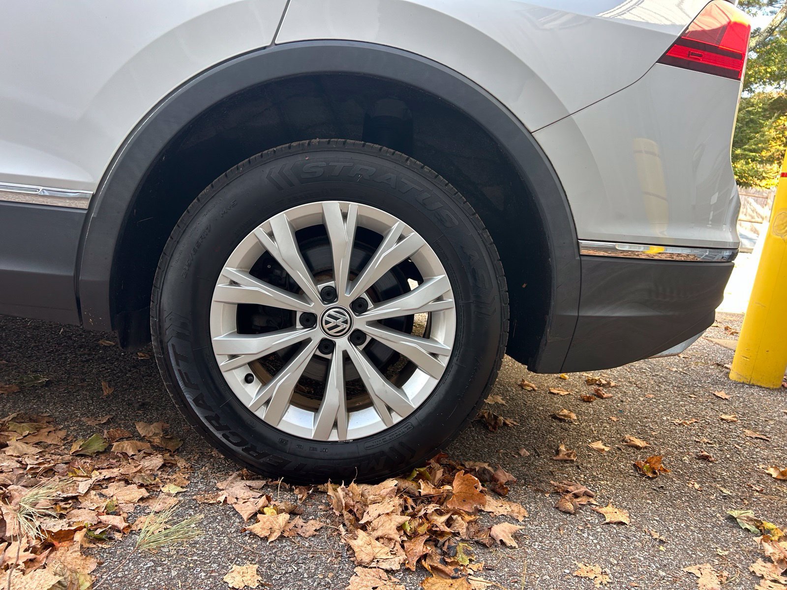 Used 2018 Volkswagen Tiguan SE AWD/4WD image 10