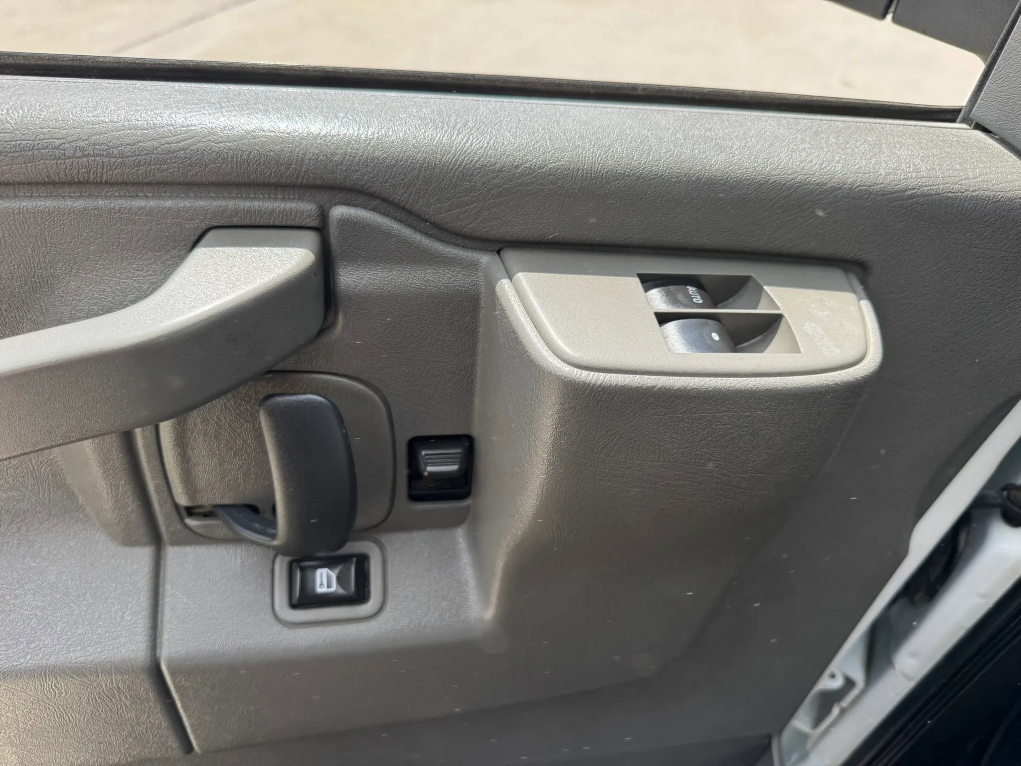 Used 2016 Chevrolet Express 3500 Extended image 22