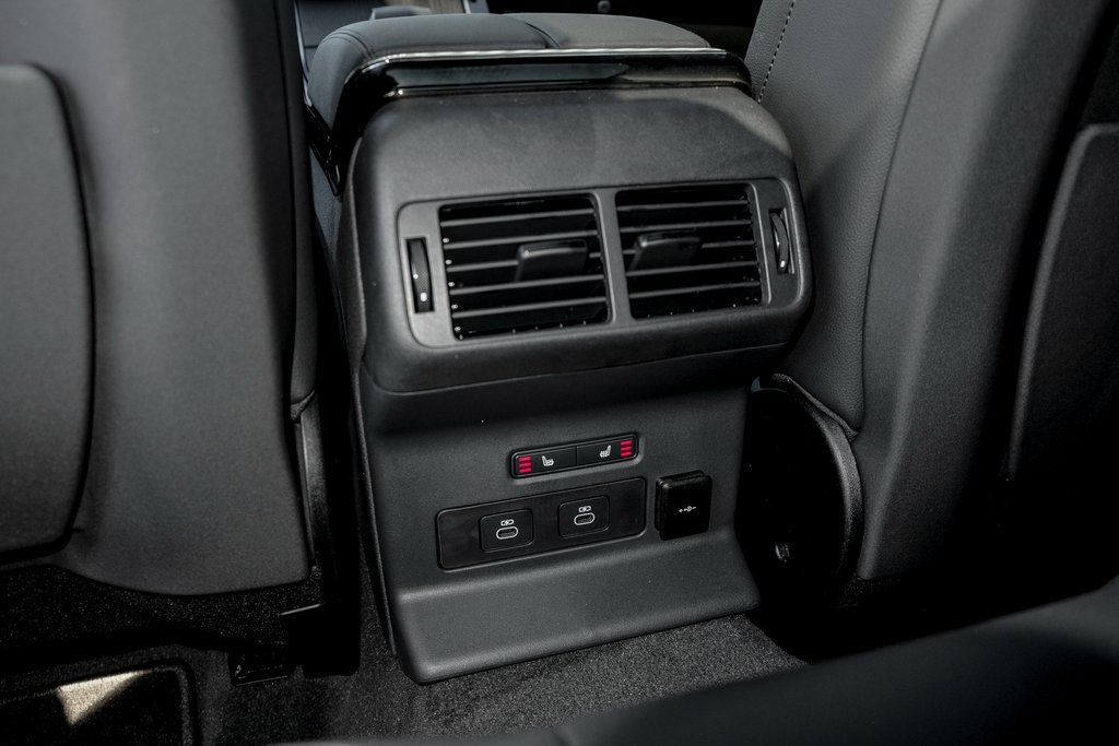 New 2026 Land Rover Range Rover Velar Dynamic SE image 17