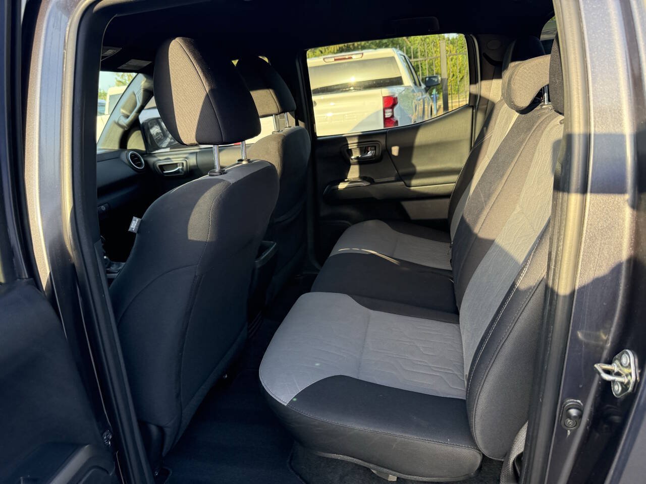 Used 2020 Toyota Tacoma TRD Off-Road AWD/4WD image 13