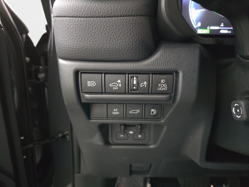 Used 2025 Toyota Land Cruiser AWD/4WD image 27