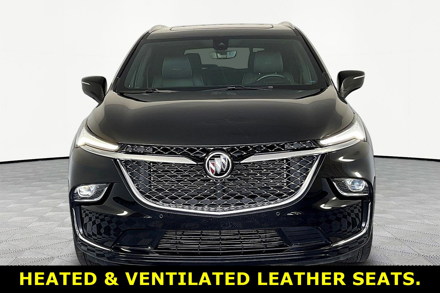 Used 2023 Buick Enclave Avenir image 2