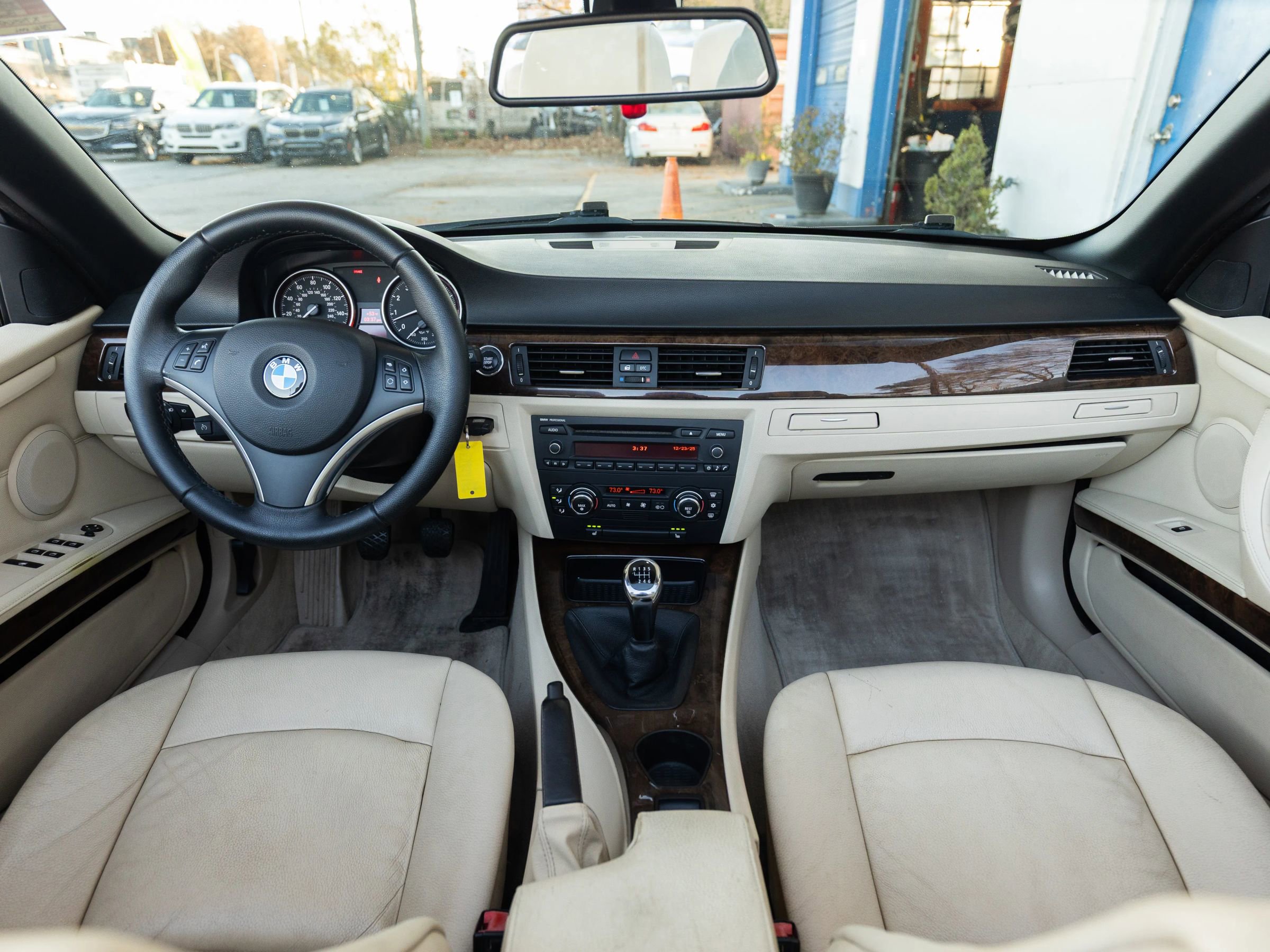 Used 2009 BMW 328i Convertible image 2