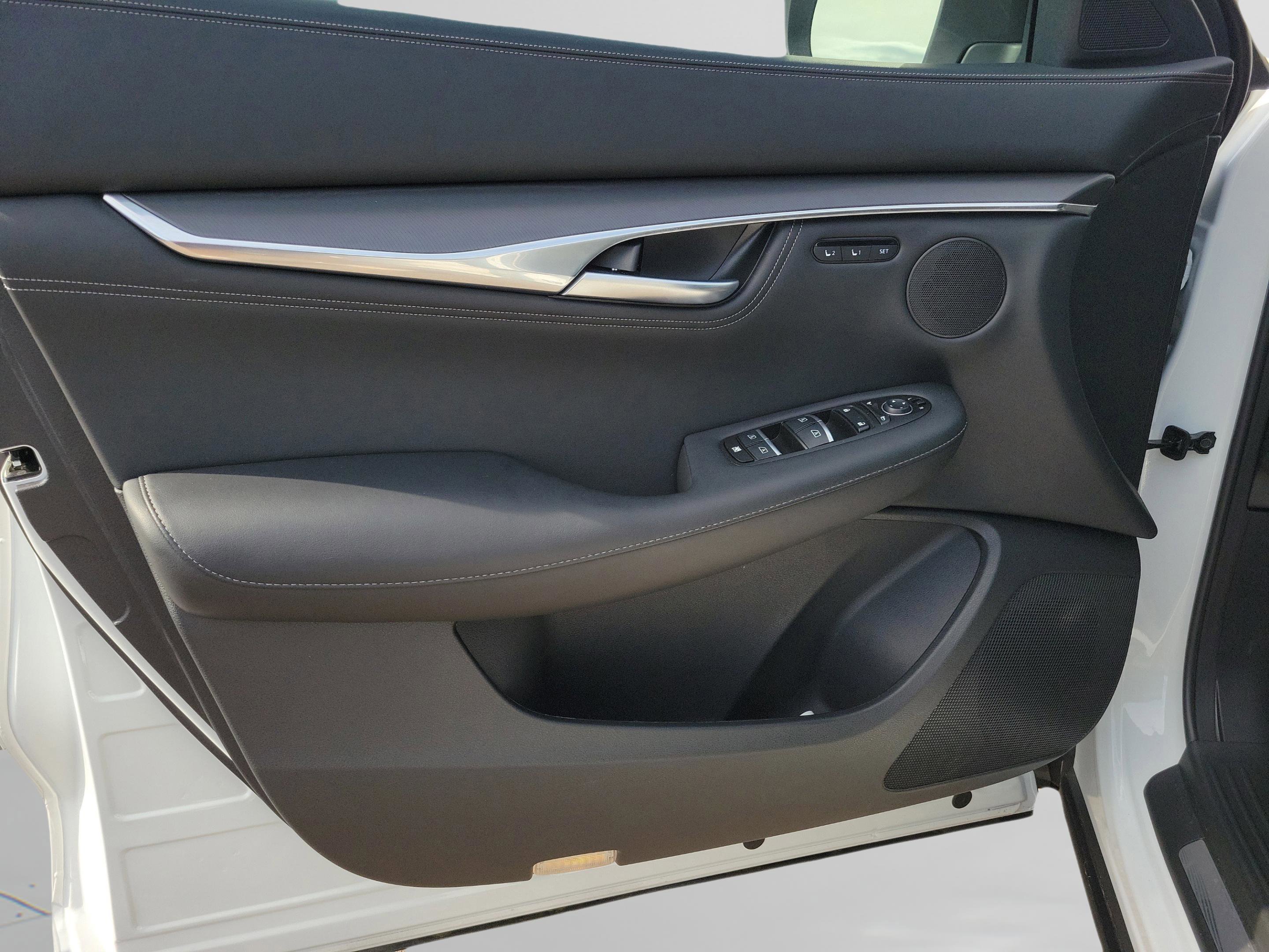 Certified 2025 INFINITI QX55 Luxe w/ Cargo Package image 19