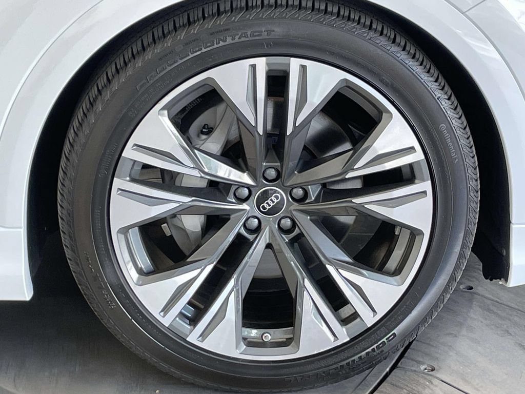 Certified 2025 Audi Q8 Prestige AWD/4WD image 14