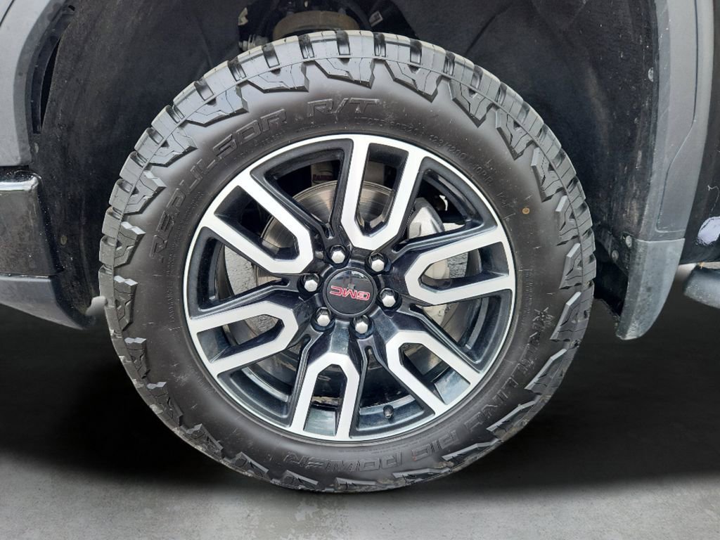 Used 2025 GMC Sierra 1500 AT4 w/ AT4 Premium Package AWD/4WD image 17