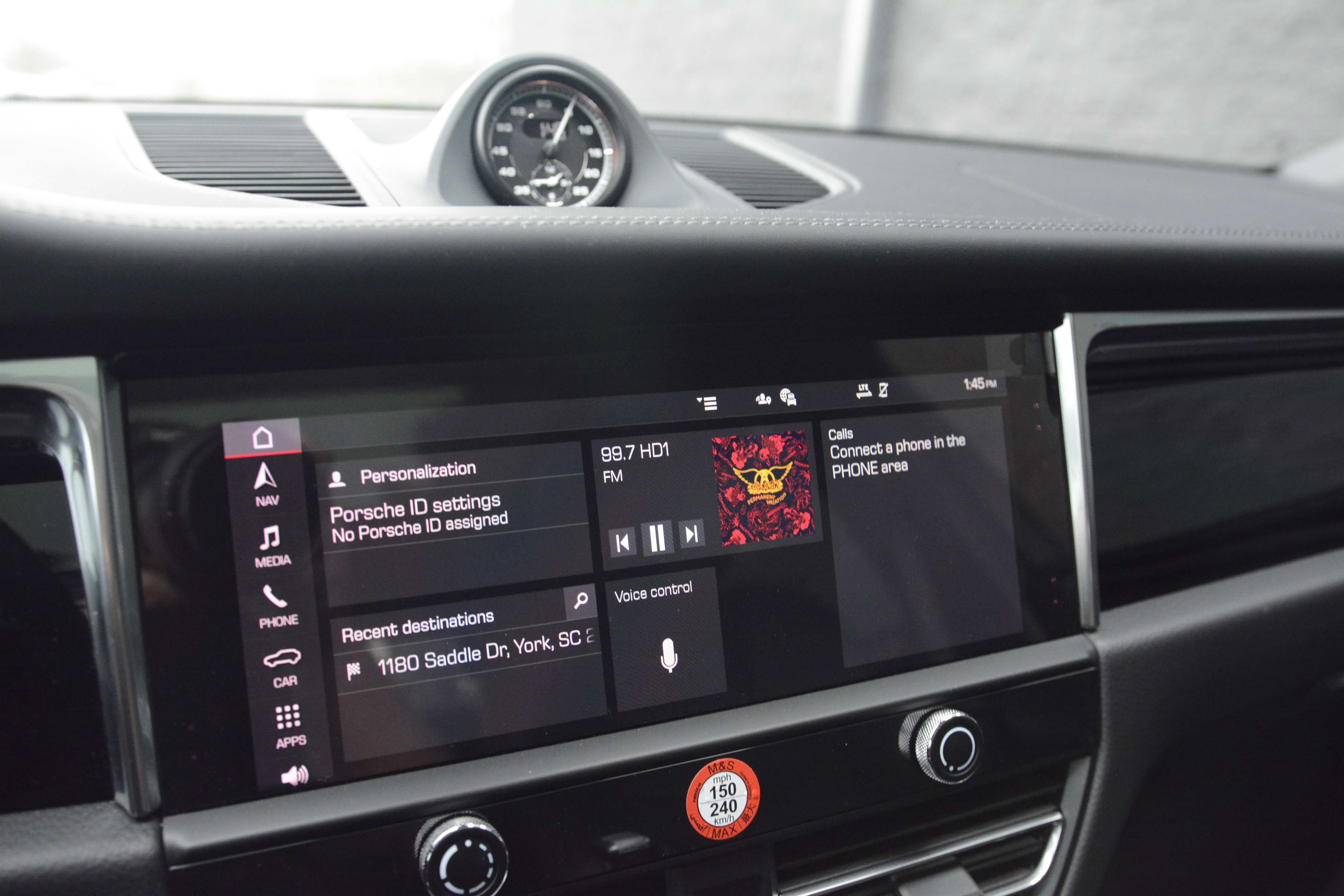 Certified 2025 Porsche Macan AWD/4WD image 22