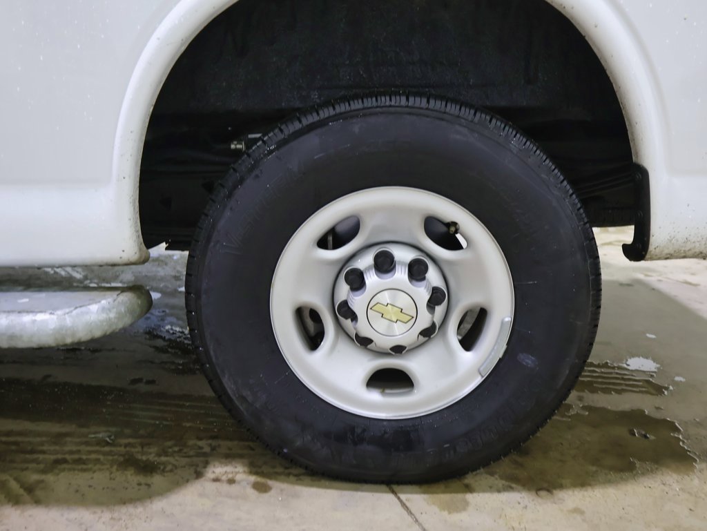 Certified 2024 Chevrolet Express 2500 Work Van w/ Driver Convenience Package image 21