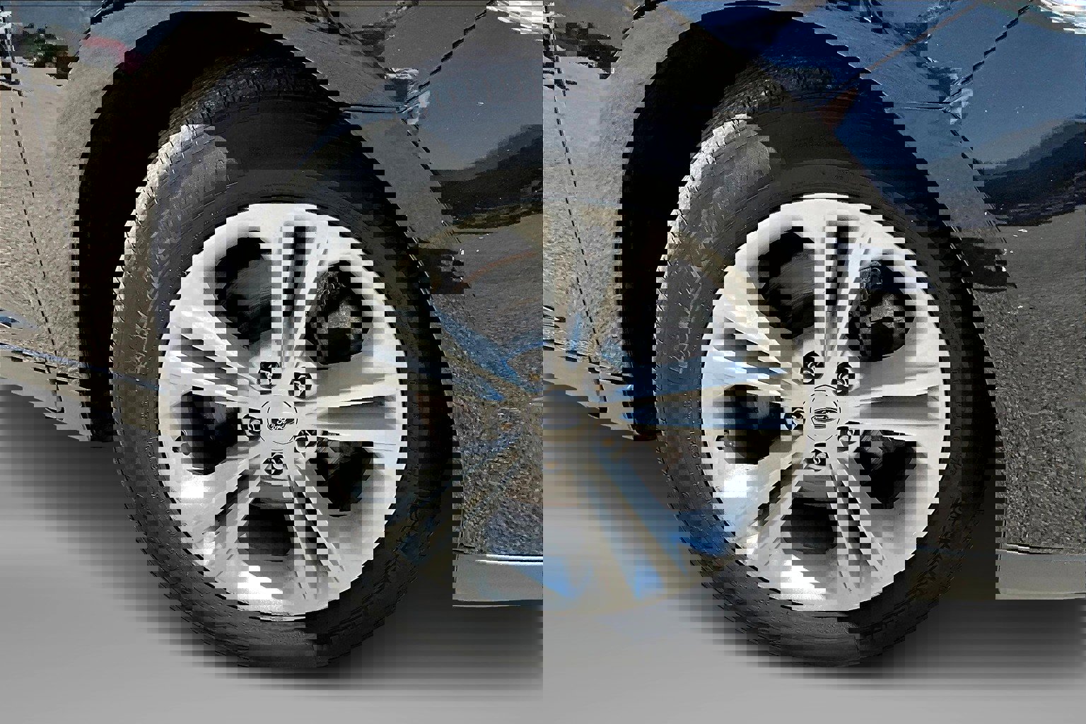 Used 2018 Ford Taurus SEL w/ Equipment Group 201A image 9