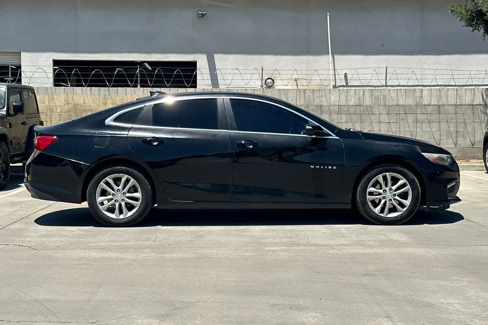 Used 2016 Chevrolet Malibu LT FWD image 10