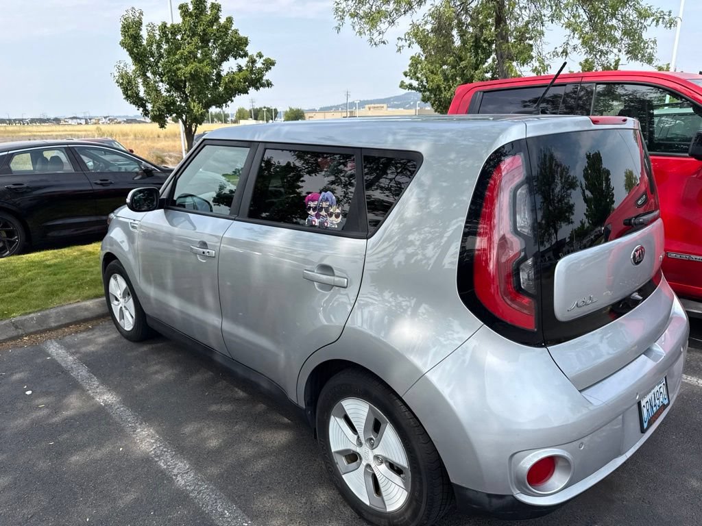 Used 2016 Kia Soul EV + FWD image 3