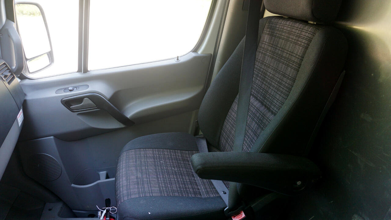Used 2016 Freightliner Sprinter 2500 image 11