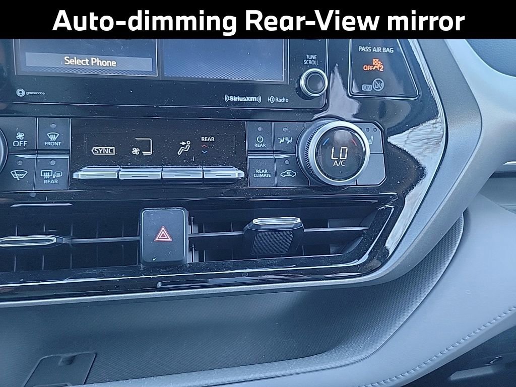 Used 2021 Toyota Highlander XLE image 18