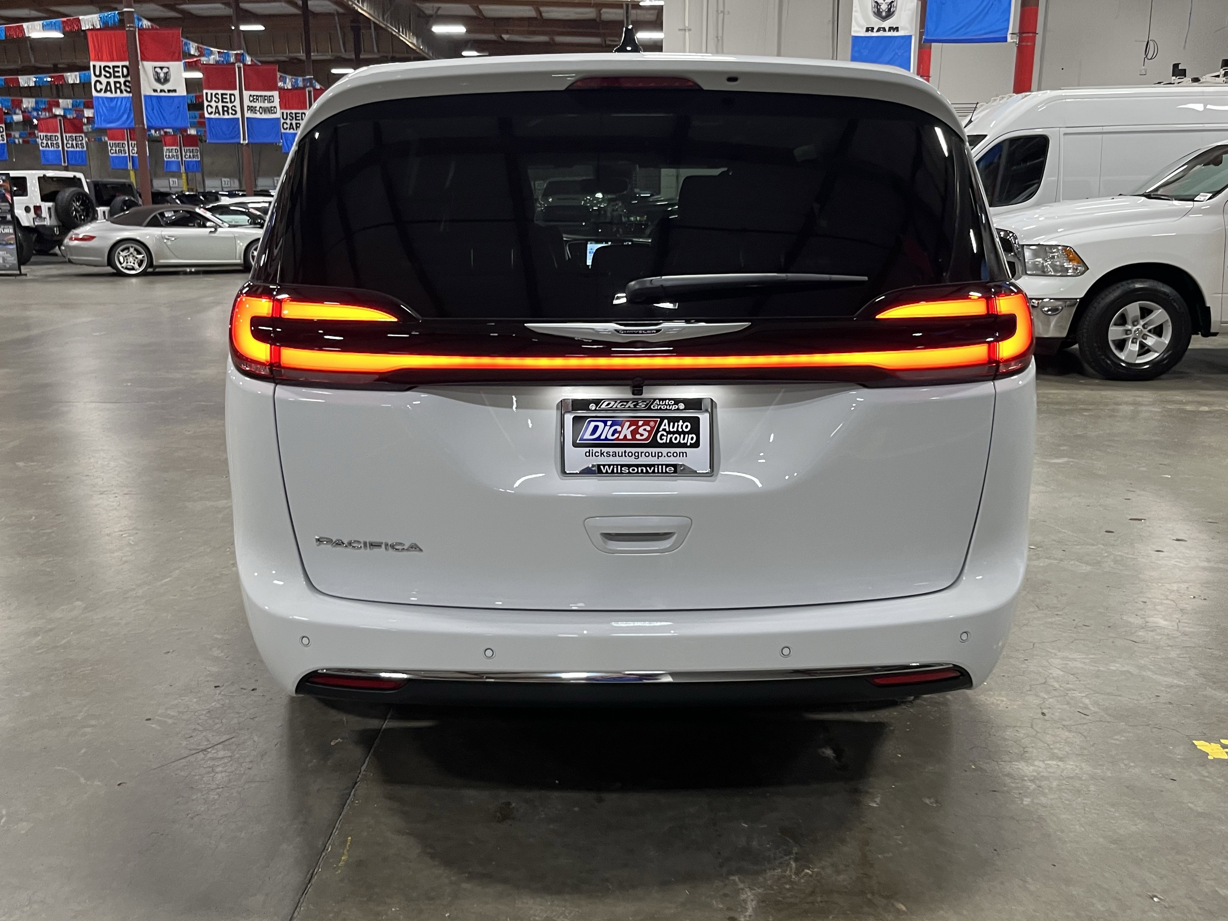 New 2026 Chrysler Pacifica Select image 4