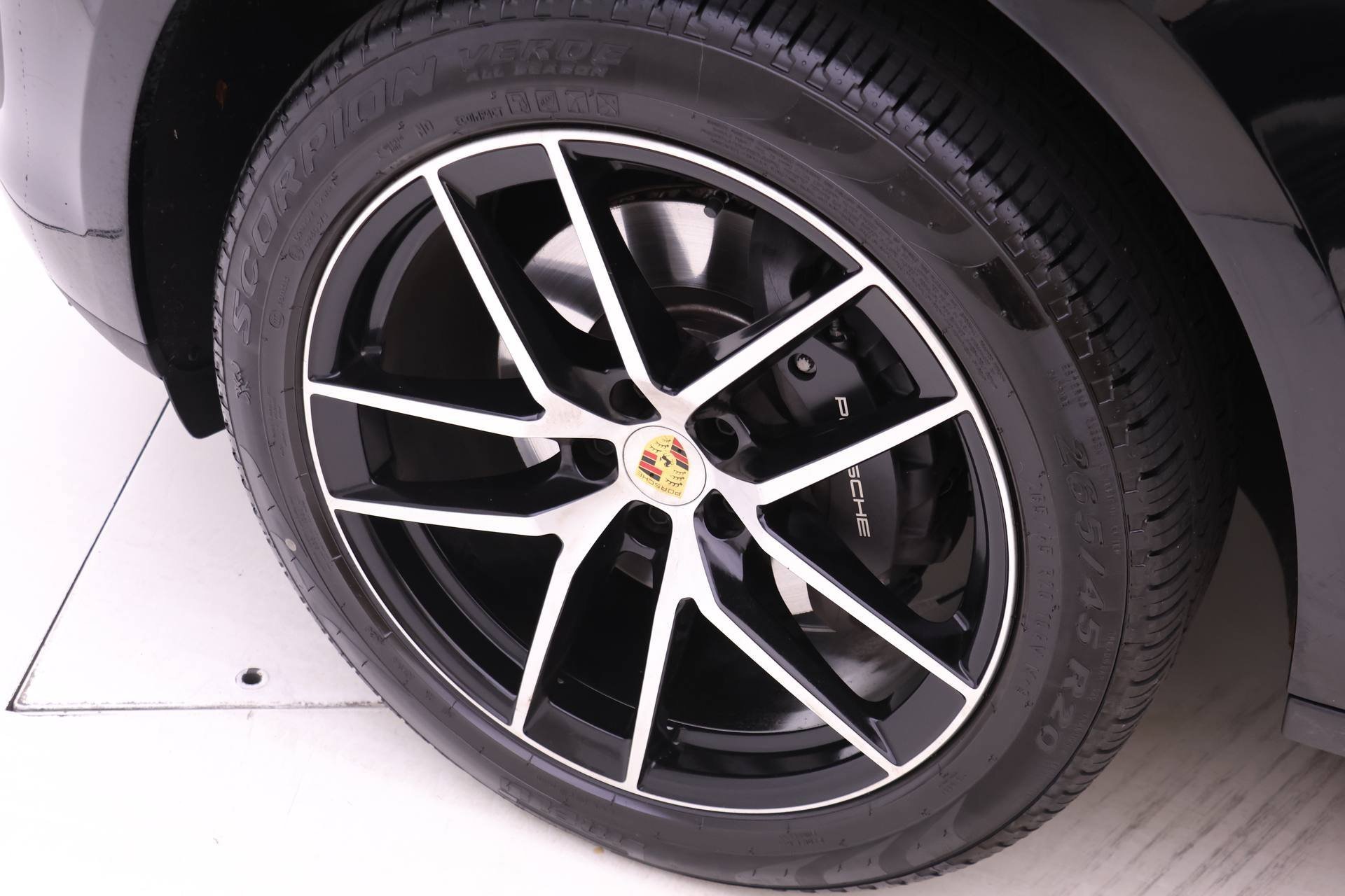 Used 2025 Porsche Macan image 21