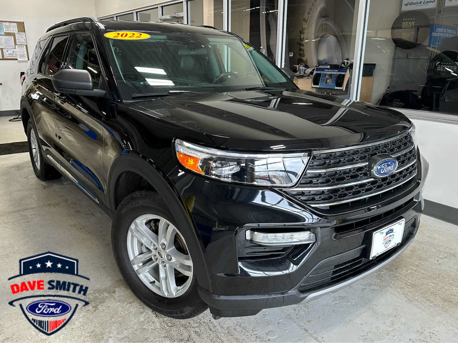 Certified 2022 Ford Explorer XLT w/ Equipment Group 202A AWD/4WD image 1