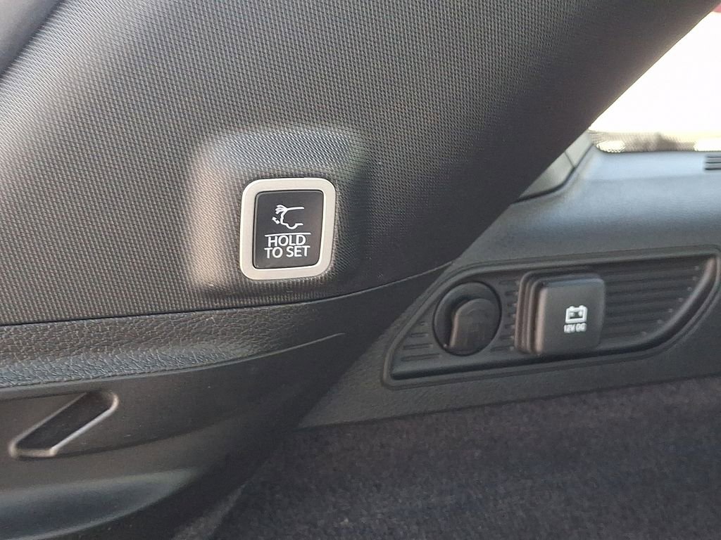 Used 2023 Jeep Grand Cherokee Overland w/ Advanced Protech Group III image 31