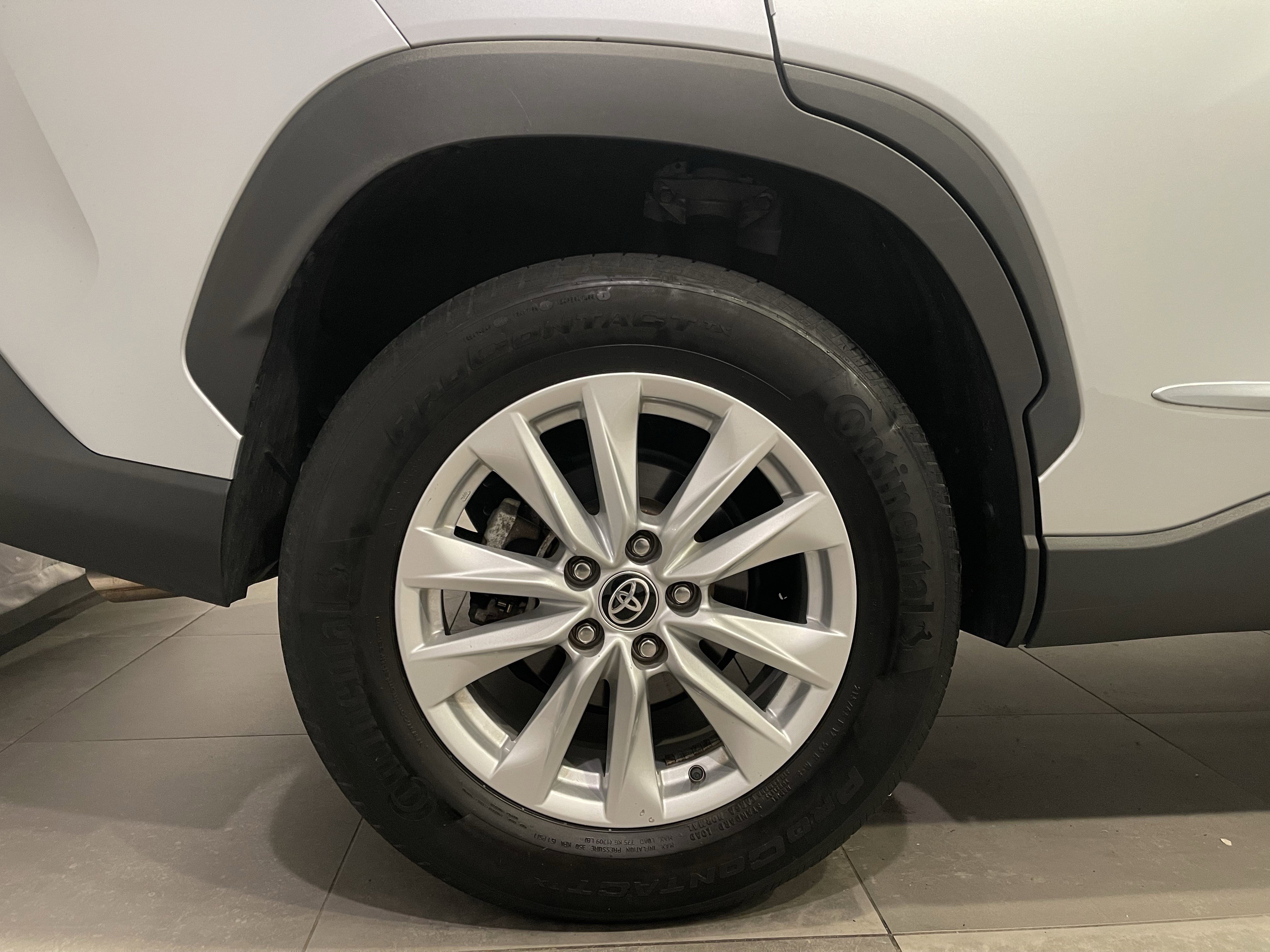 Used 2023 Toyota Corolla Cross LE AWD/4WD image 9