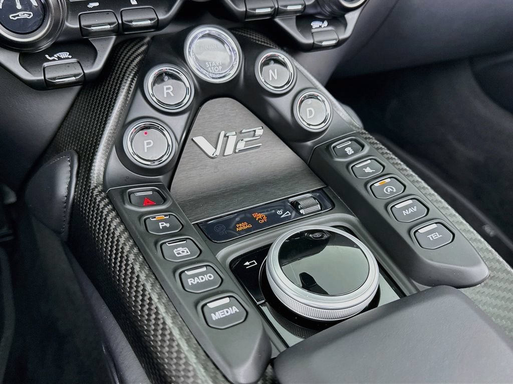 Used 2023 Aston Martin V12 Vantage Roadster RWD image 22