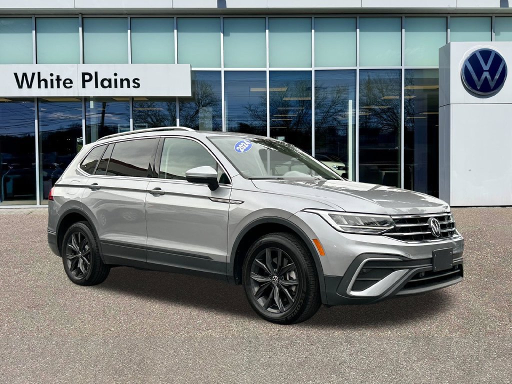 Used 2024 Volkswagen Tiguan SE w/ Panoramic Sunroof Package