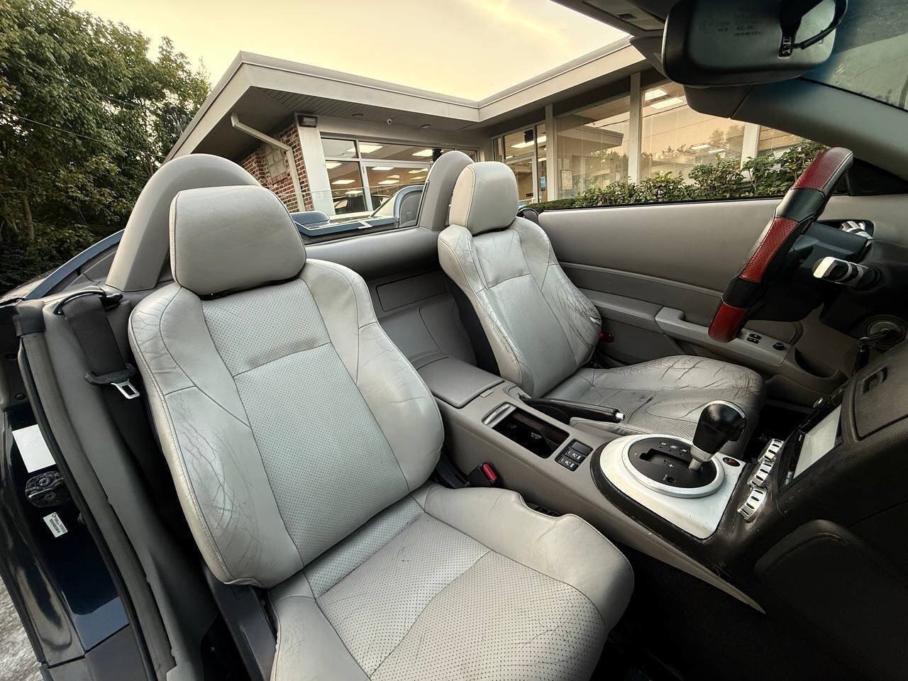 Used 2007 Nissan 350Z Touring RWD image 22