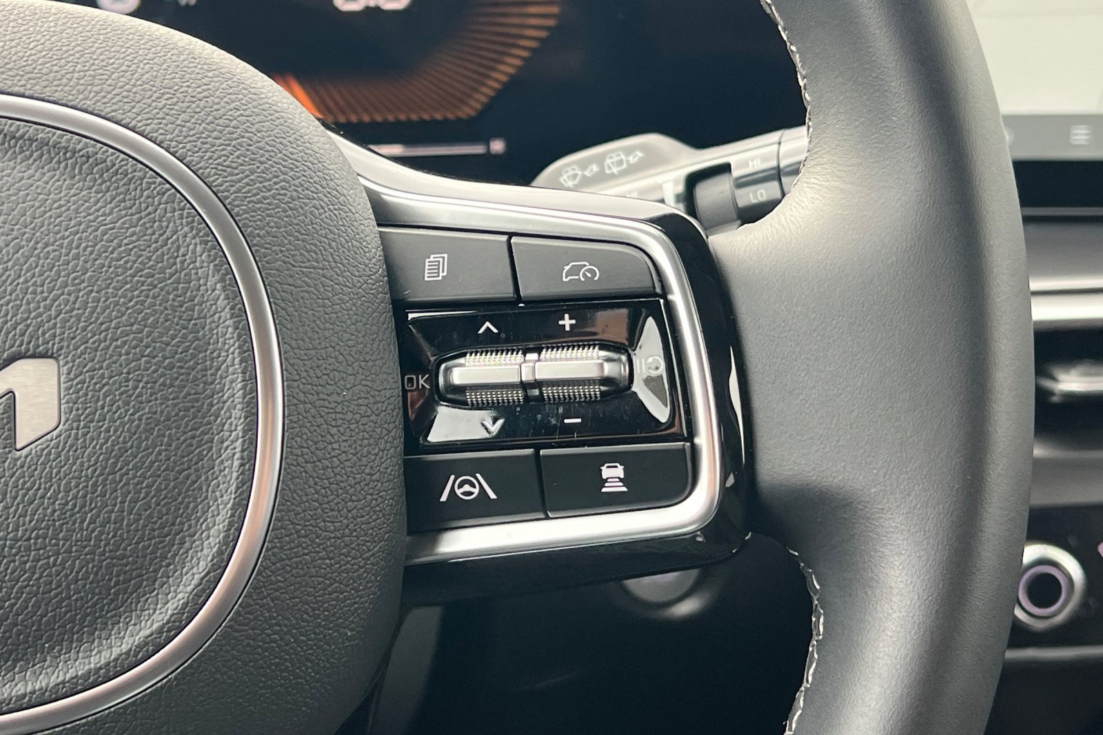 Certified 2025 Kia Sorento S image 40