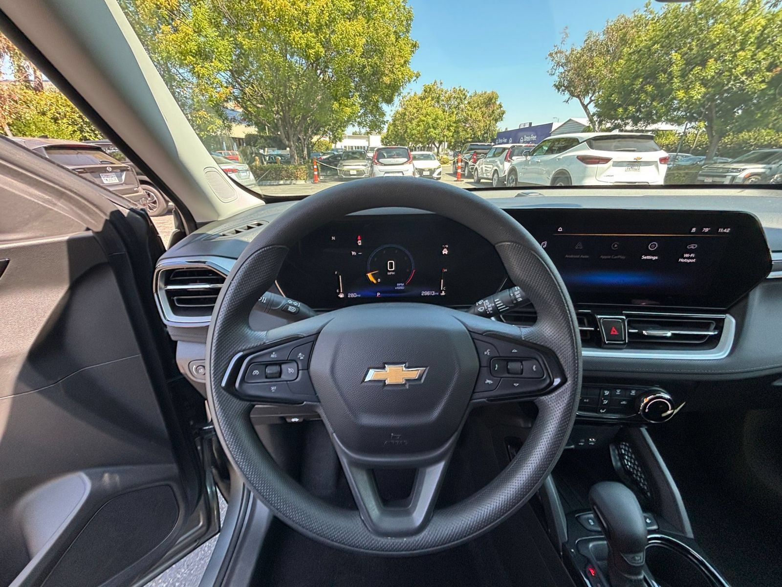 Used 2025 Chevrolet TrailBlazer LT FWD image 32