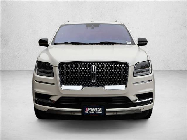 Used 2018 Lincoln Navigator Select w/ Technology Package AWD/4WD image 3