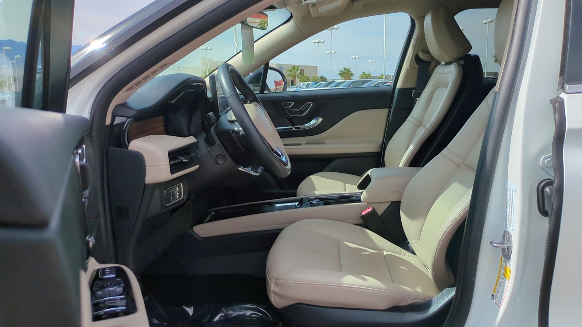 Used 2025 Lincoln Corsair Reserve image 14