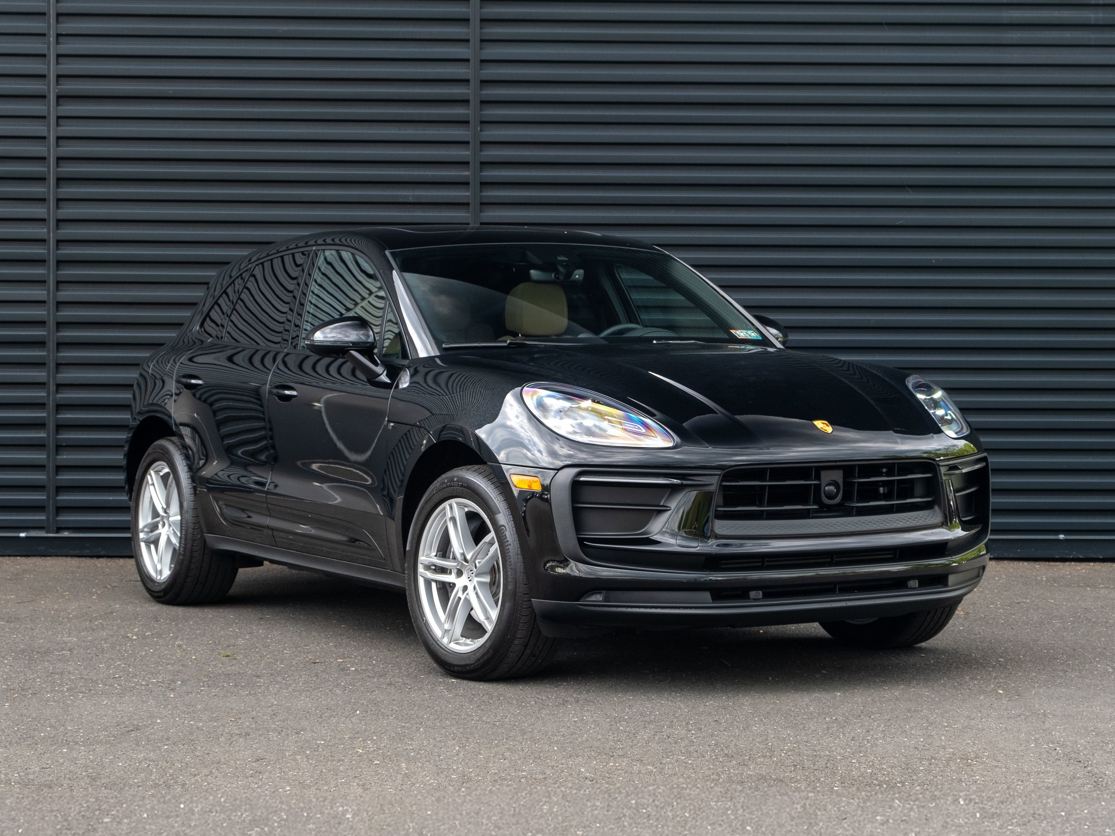 Certified 2023 Porsche Macan AWD/4WD image 10