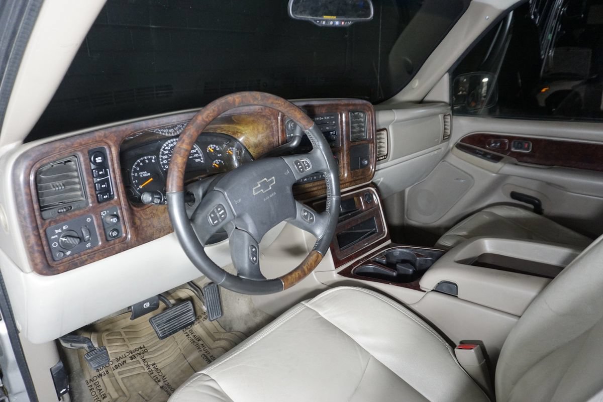 Used 2005 Chevrolet Suburban Z71 w/ Preferred Equipment Group AWD/4WD image 11