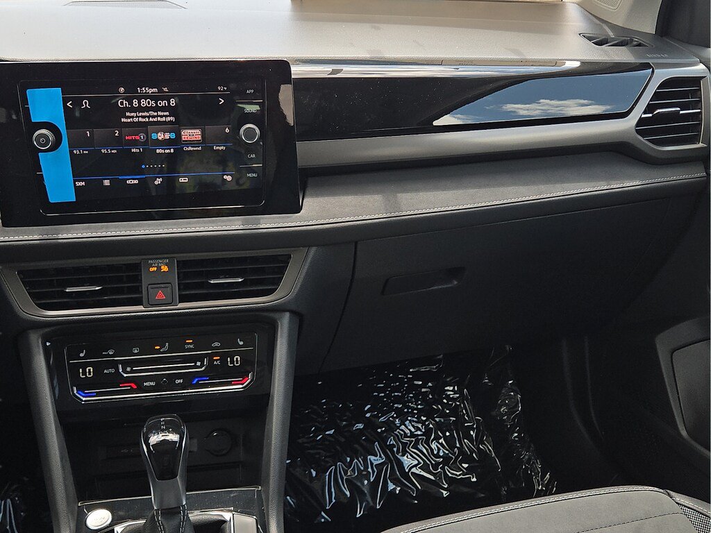 New 2026 Volkswagen Taos SE FWD image 14