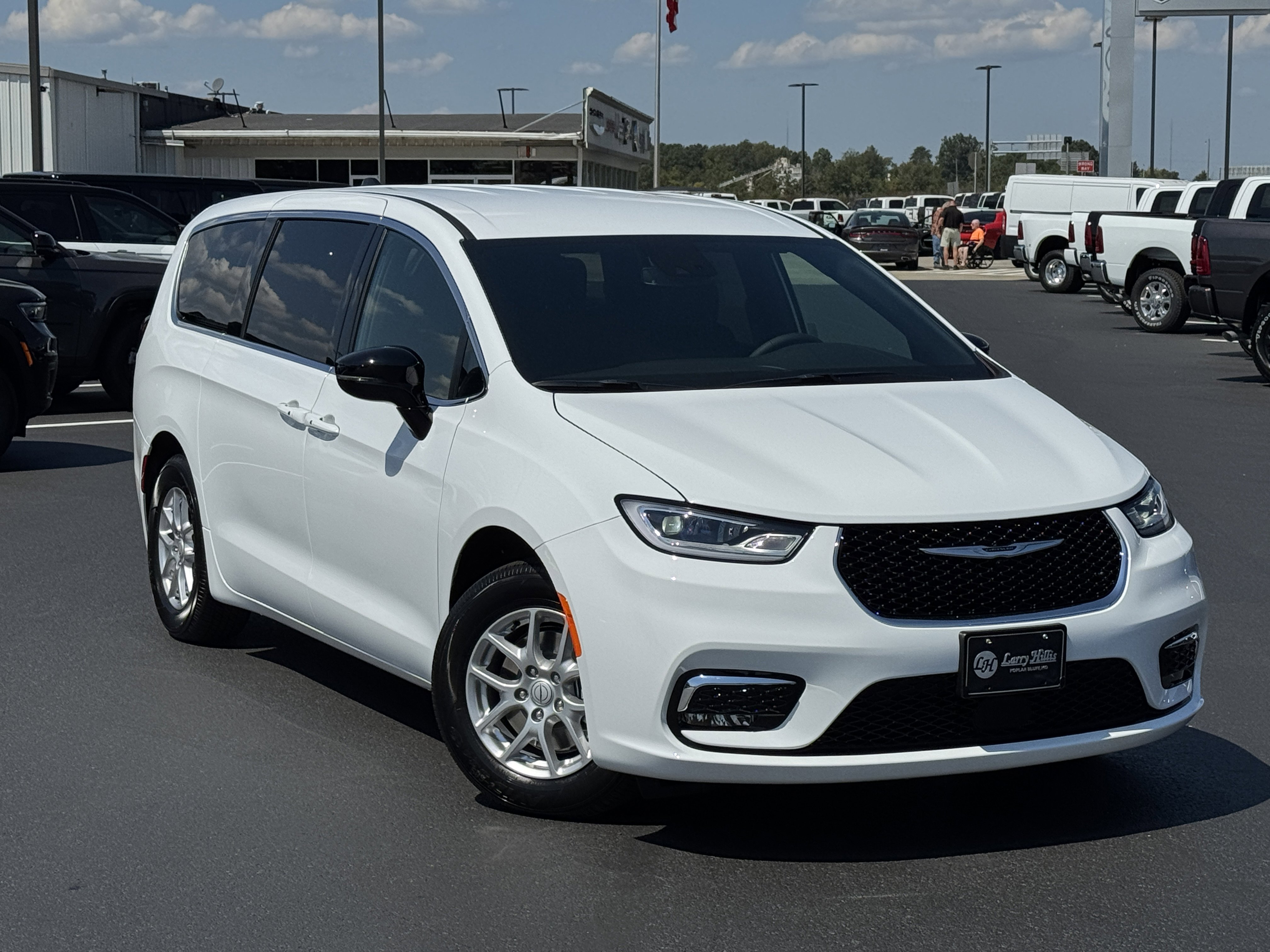 New 2026 Chrysler Pacifica Select image 4