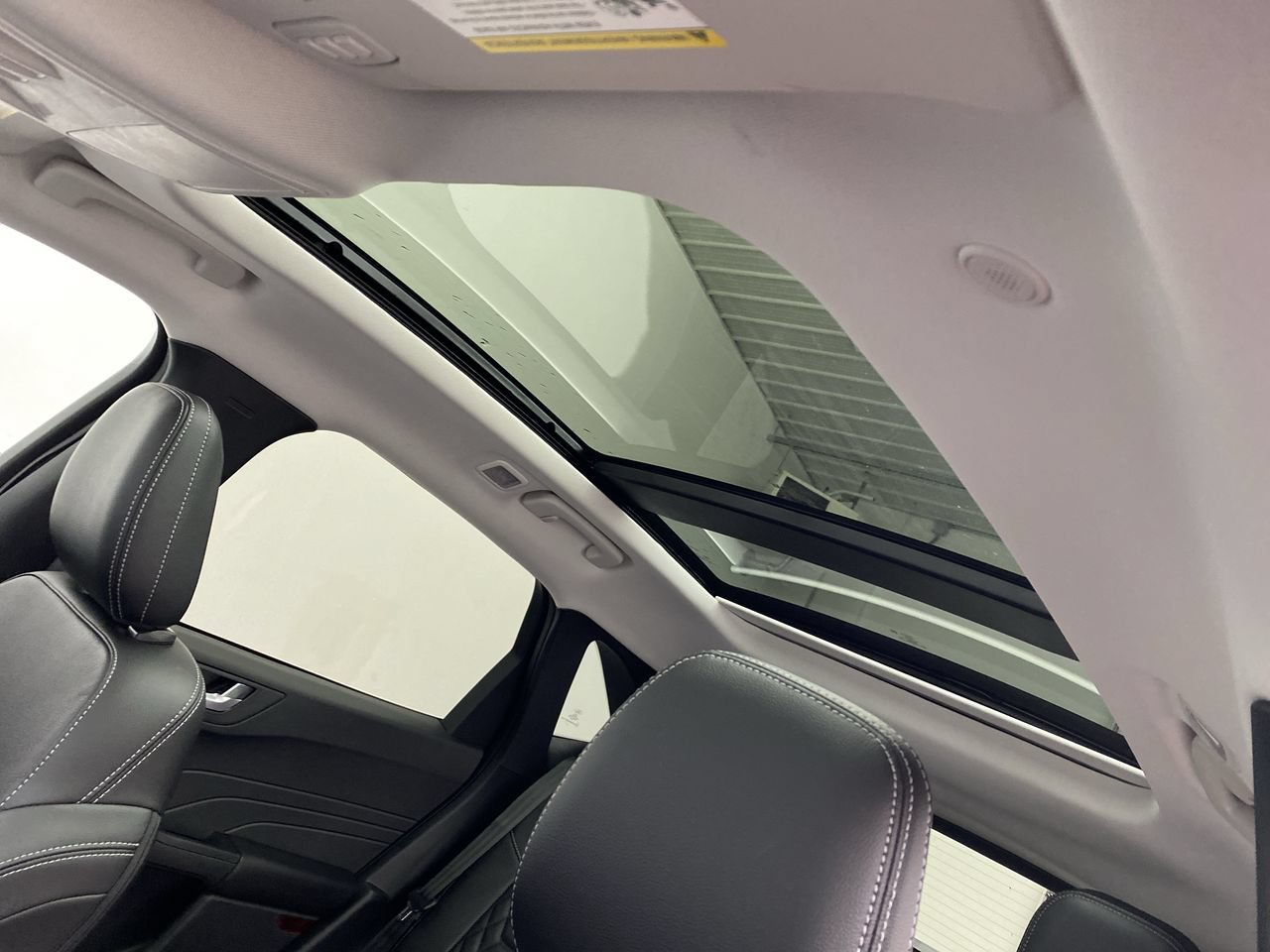 New 2024 Ford Escape SE w/ PHEV Premium Package FWD image 7