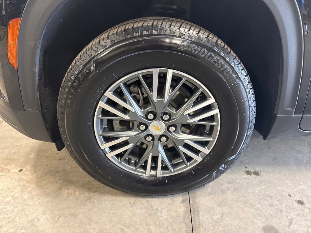 Used 2024 Chevrolet Traverse LT image 24