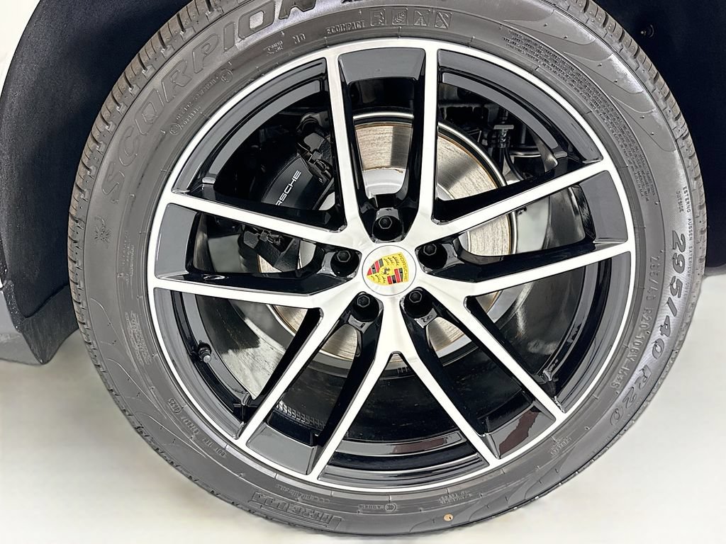 Used 2026 Porsche Macan AWD/4WD image 31