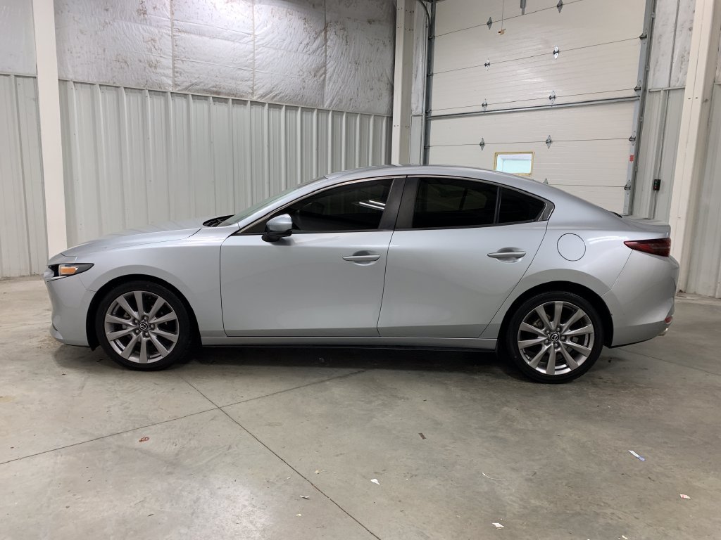 Used 2020 MAZDA MAZDA3 Sedan w/ Select Package FWD image 4