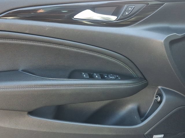 Used 2018 Buick Regal Essence w/ Driver Confidence Package #1 AWD/4WD image 14