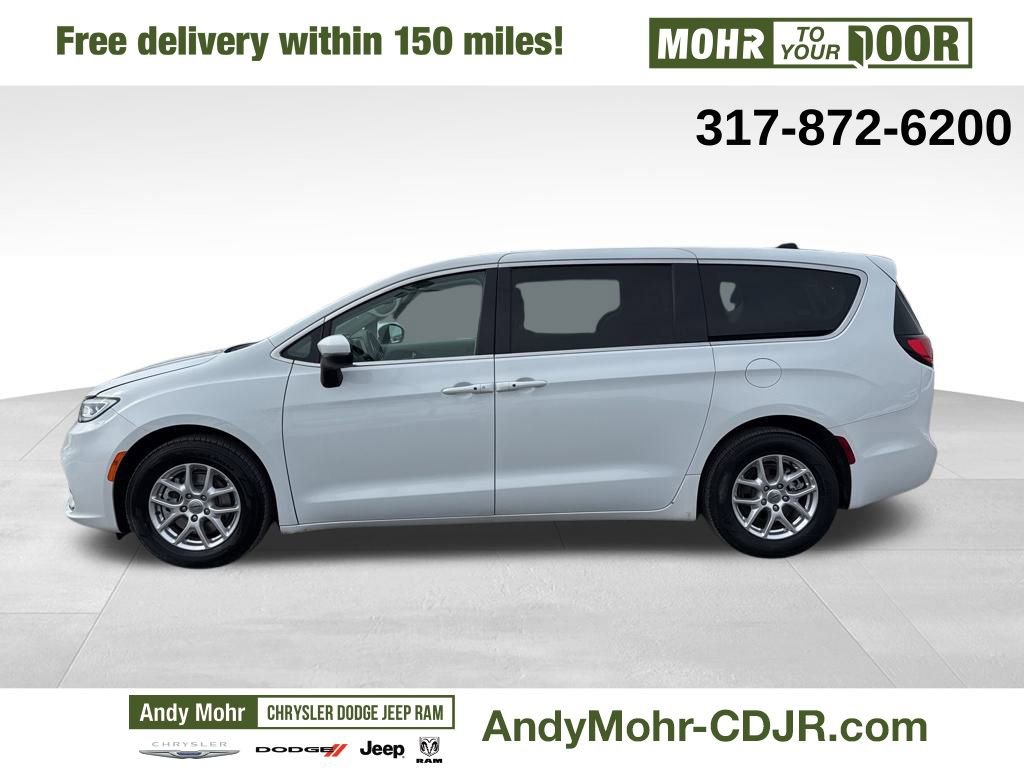 Used 2023 Chrysler Pacifica Touring-L image 4